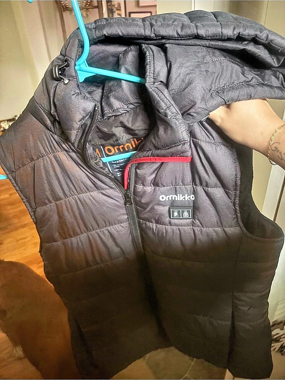 ornikko Puffer Vest in Black Like New